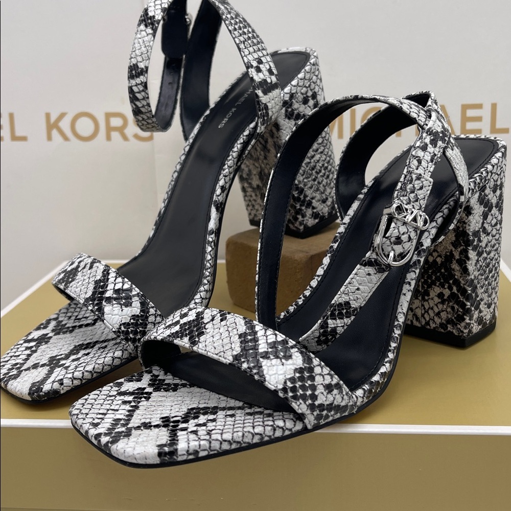 Michael Kors MERRIAM BLOCK HEEL
LEATHER
40S5MMHS1E Aluminum High Heels Snakeskin - Picture 4 of 16